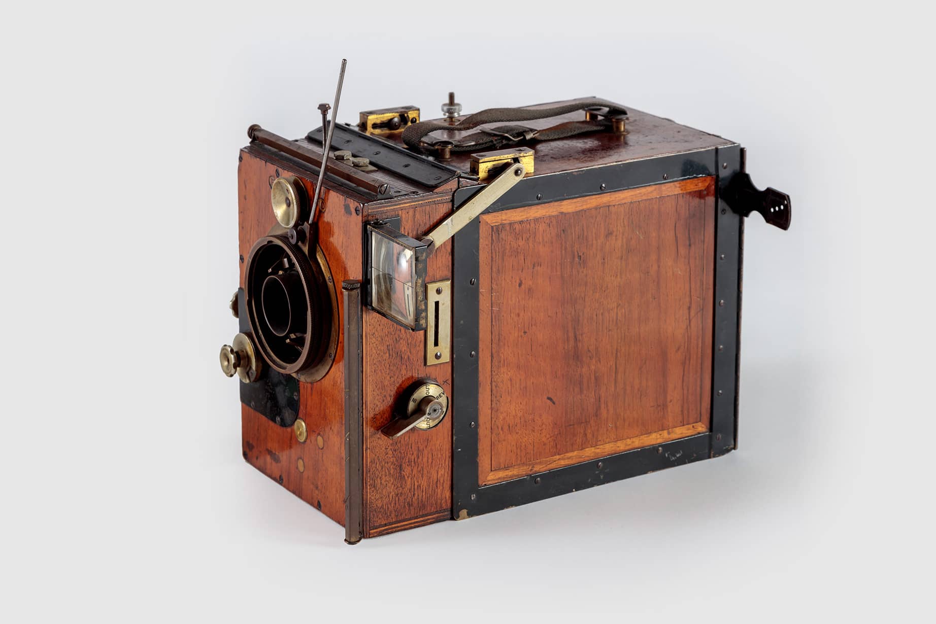 'Le Parvo' 35mm Cine Camera, 1908. Academy Museum of Motion Pictures. Photo by Joshua White, JWPictures/©Academy Museum Foundation