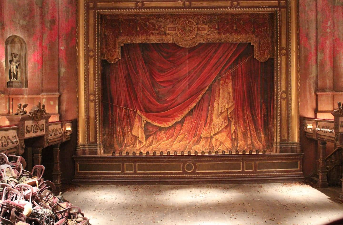 Sarah Greenwood and Katie Spencer arriving at the 2024 (96th) Academy Awards ceremony. Photo by Nick Agro. © A.M.P.A.S.